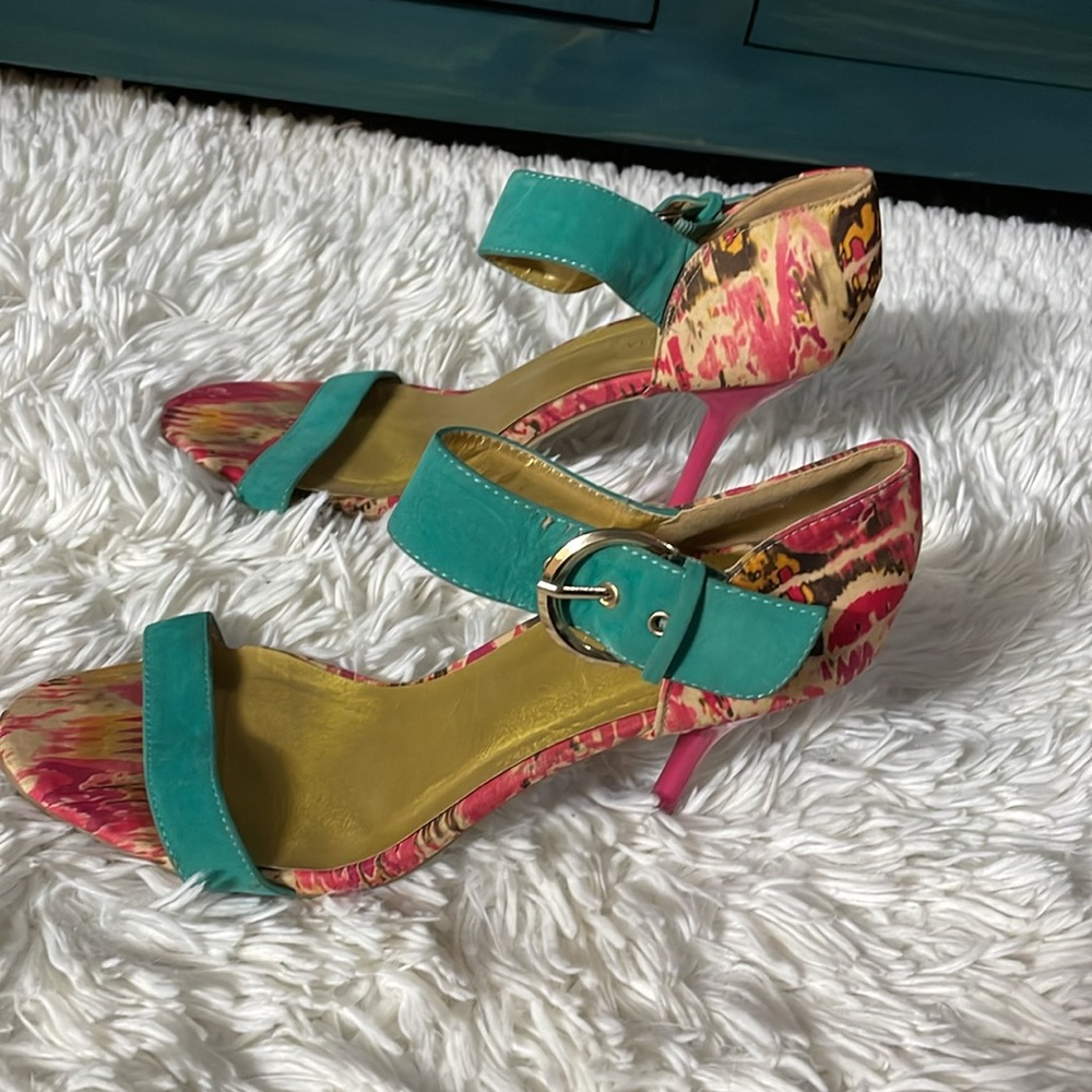 Strap heels - Picture 4 of 7